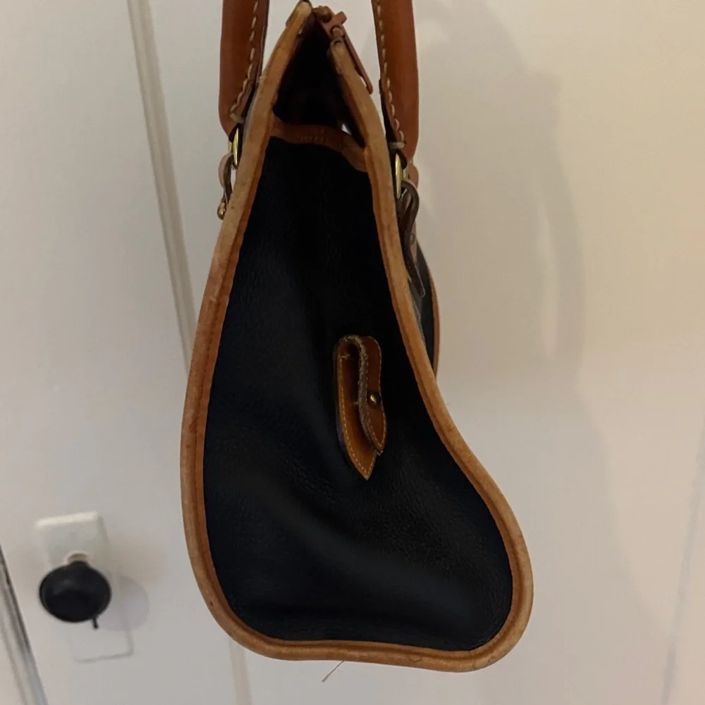 Vintage Black and Tan Leather Handbag - Picture 4 of 7